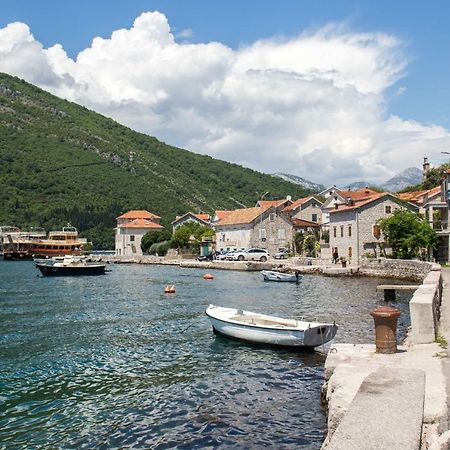 Romeo And Juliet Apartments Tivat Eksteriør bilde