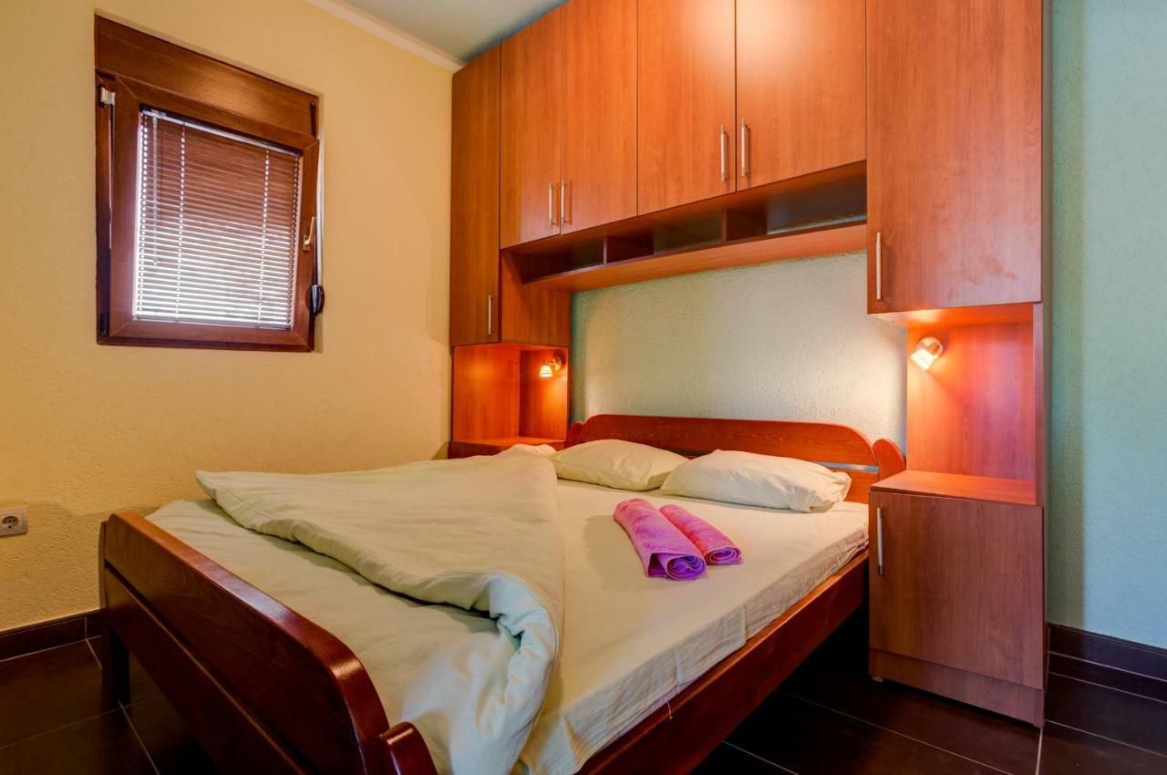 Romeo And Juliet Apartments Tivat Eksteriør bilde