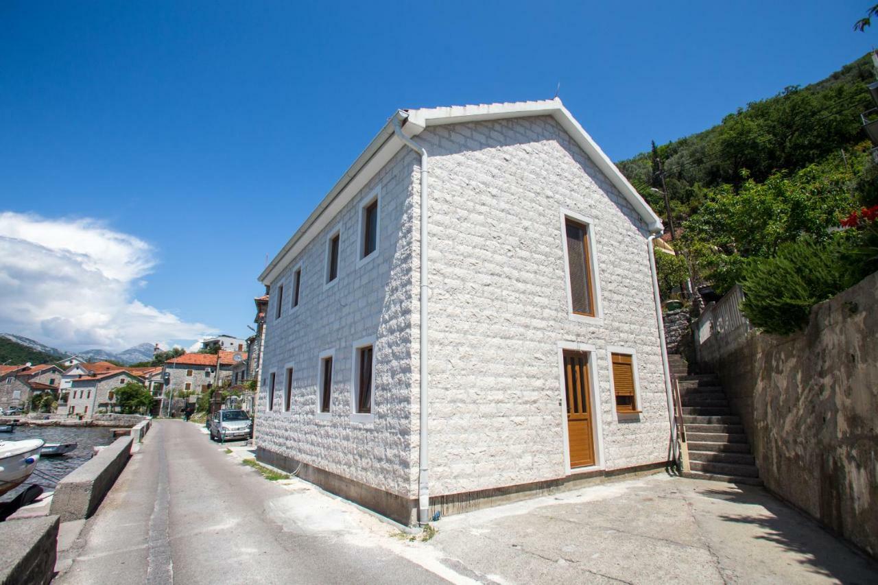 Romeo And Juliet Apartments Tivat Eksteriør bilde